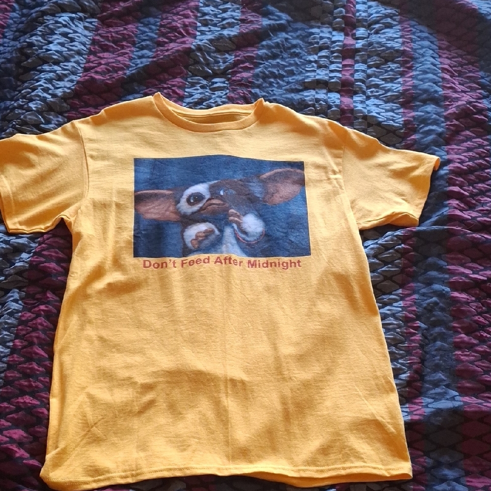 Yellow Gremlins Gizmo don't feed after midnight T-Shirt with Graphic Print M